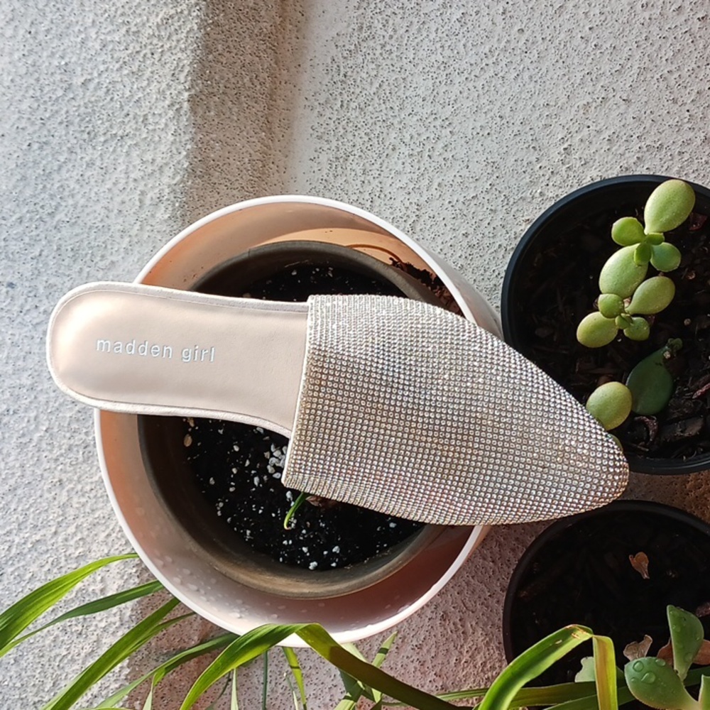 MADDEN GIRL beautiful,sparkling, flip Muleshoe